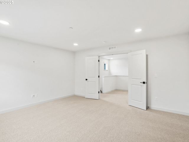 403 W 19TH St, La Center, WA 98629