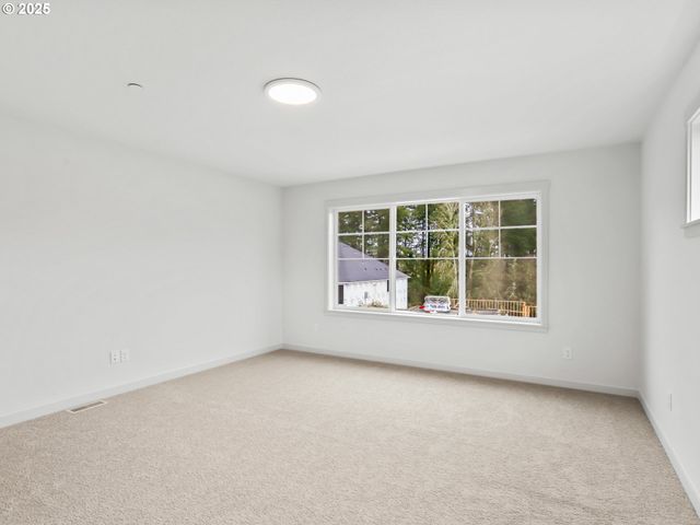 403 W 19TH St, La Center, WA 98629