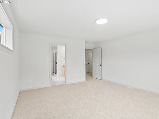 403 W 19TH St, La Center, WA 98629
