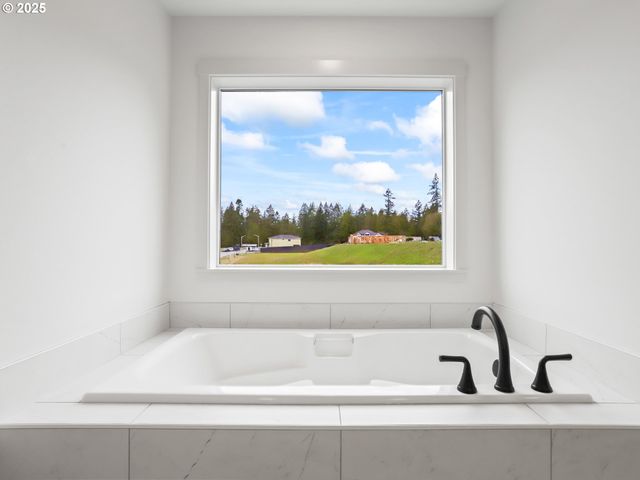 403 W 19TH St, La Center, WA 98629