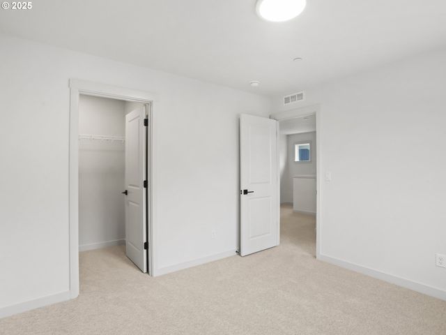403 W 19TH St, La Center, WA 98629
