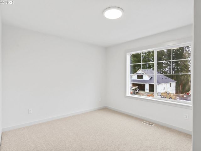 403 W 19TH St, La Center, WA 98629