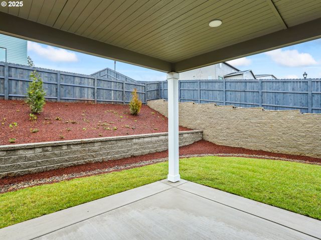 403 W 19TH St, La Center, WA 98629