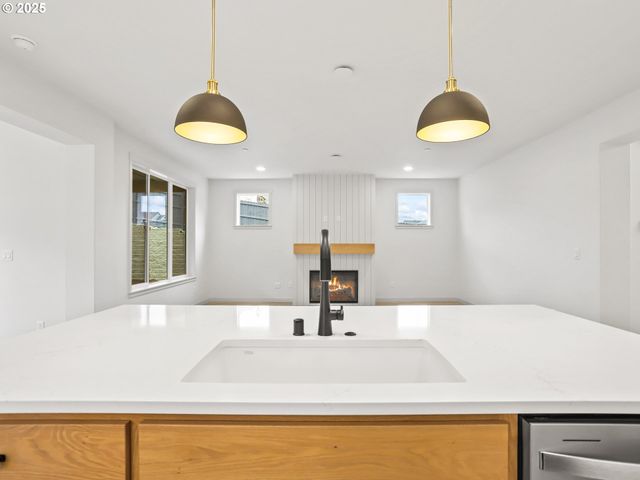 403 W 19TH St, La Center, WA 98629