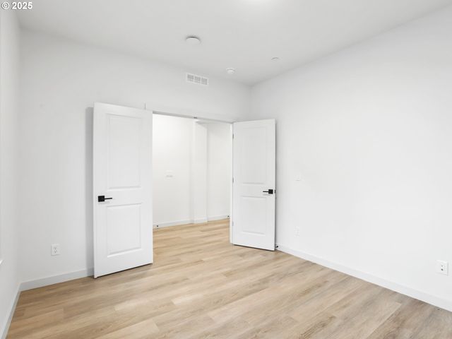 403 W 19TH St, La Center, WA 98629