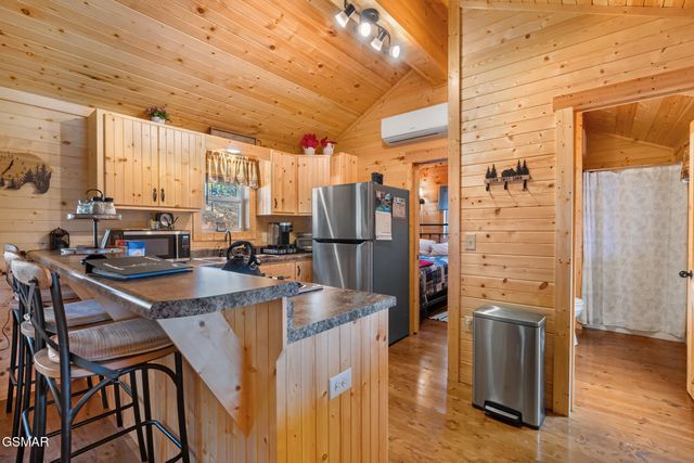 1768 Rich Mountain Way, Sevierville, TN 37876