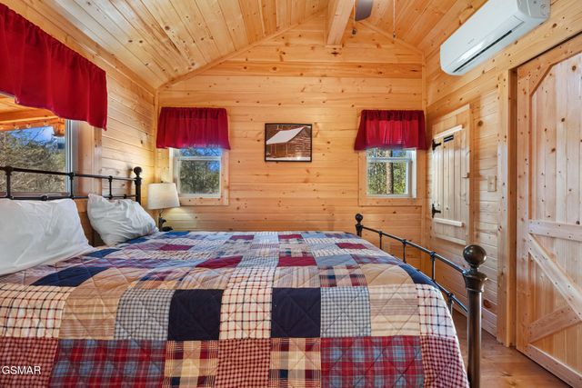 1768 Rich Mountain Way, Sevierville, TN 37876