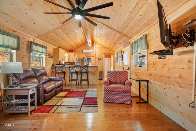 1768 Rich Mountain Way, Sevierville, TN 37876