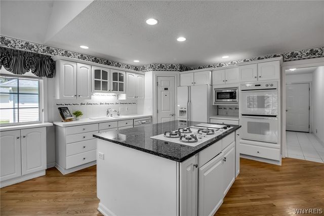 11 Brambly Court, Amherst, NY 14221