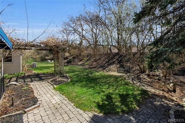 11 Brambly Court, Amherst, NY 14221