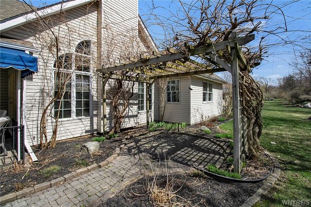 11 Brambly Court, Amherst, NY 14221