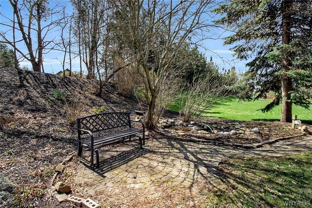 11 Brambly Court, Amherst, NY 14221