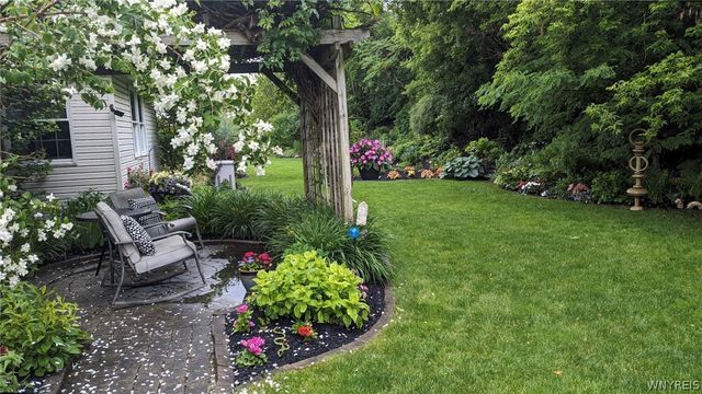 11 Brambly Court, Amherst, NY 14221