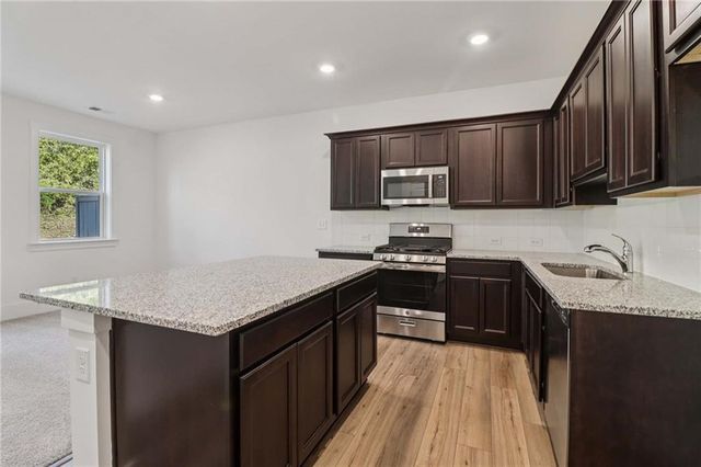 1676 Gunnin NW Trace, Atlanta, GA 30318