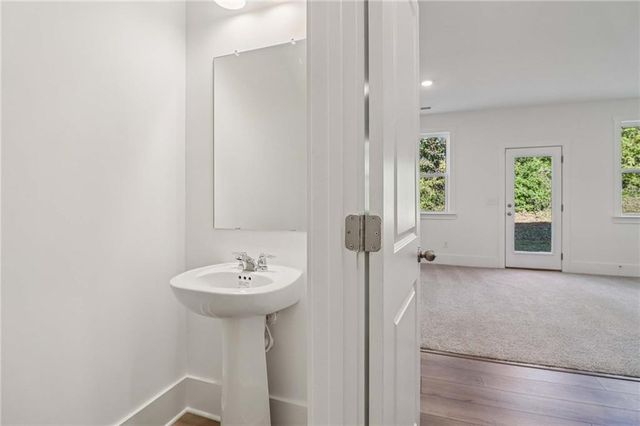 1676 Gunnin NW Trace, Atlanta, GA 30318