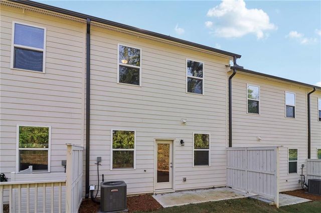 1676 Gunnin NW Trace, Atlanta, GA 30318