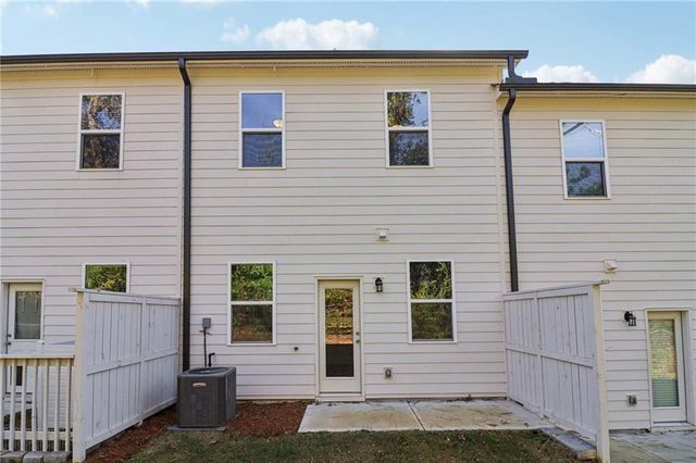 1676 Gunnin NW Trace, Atlanta, GA 30318