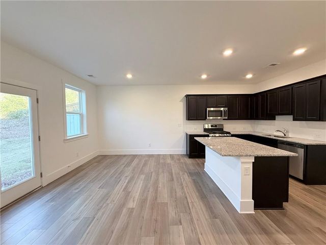 1676 Gunnin NW Trace, Atlanta, GA 30318