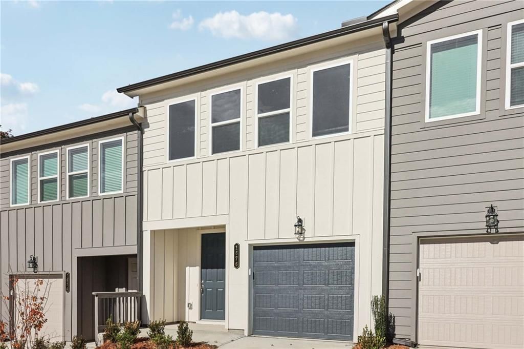 1676 Gunnin NW Trace, Atlanta, GA 30318