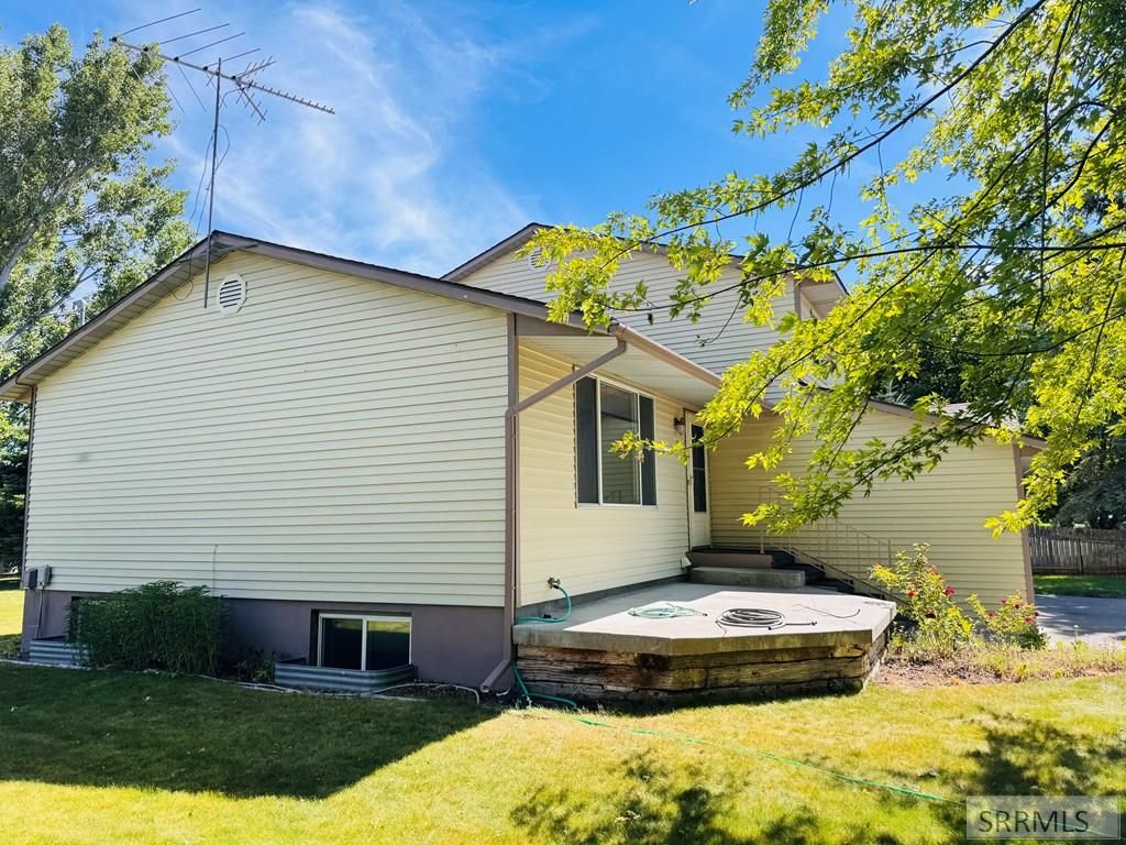 Image 3 of property listing at 394 W 145 N, Blackfoot, ID 83221