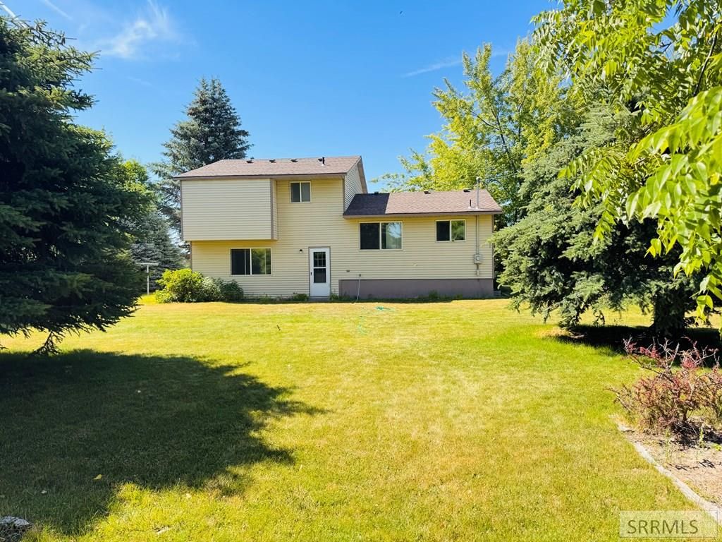 Image 5 of property listing at 394 W 145 N, Blackfoot, ID 83221