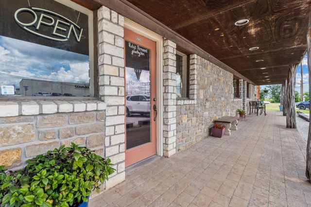 1220 Fort Worth Highway, Weatherford, TX 76086