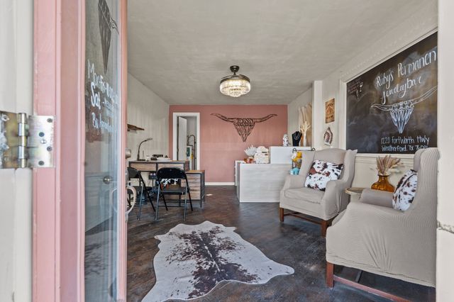 1220 Fort Worth Highway, Weatherford, TX 76086