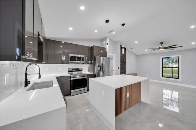 2124 NE 16th Place, Cape Coral, FL 33909