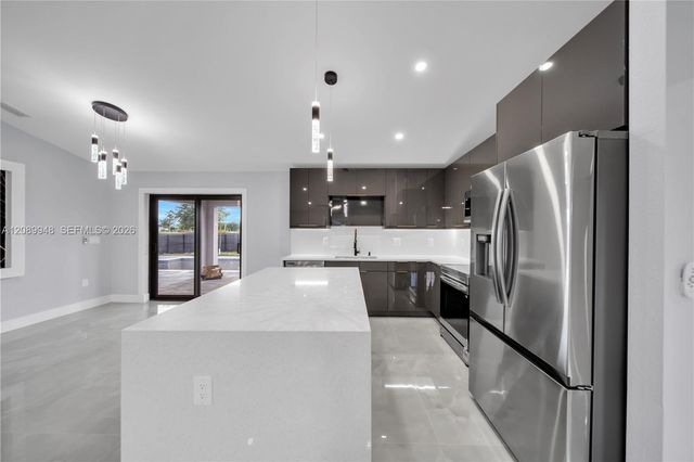 2124 NE 16th Place, Cape Coral, FL 33909