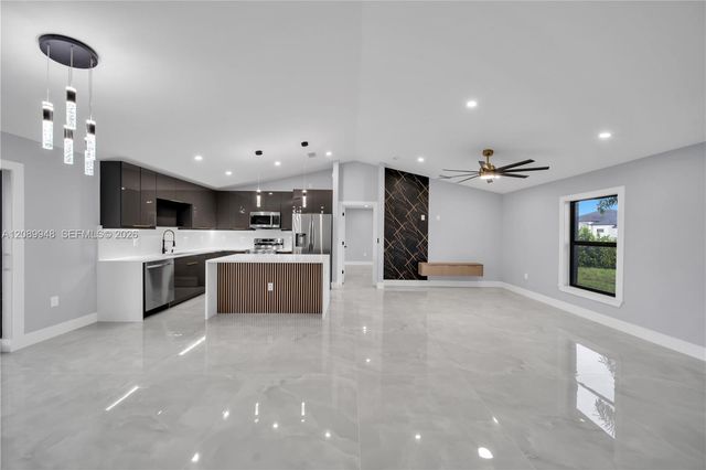 2124 NE 16th Place, Cape Coral, FL 33909