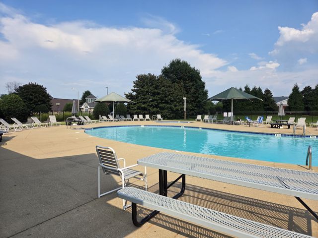 335 Forest Glen Cir, Murfreesboro, TN 37128