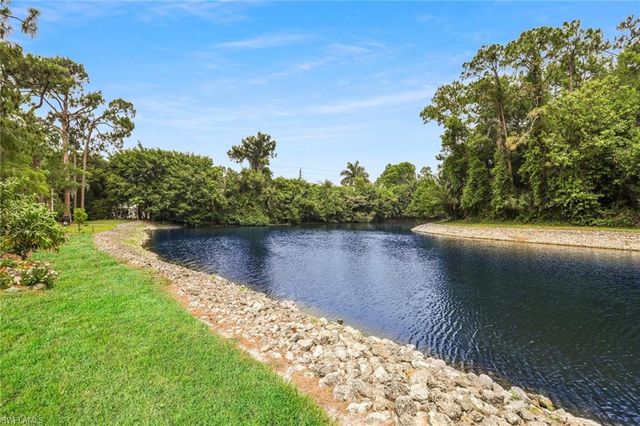 1001 FOXFIRE LN # 204, Naples, FL 34104