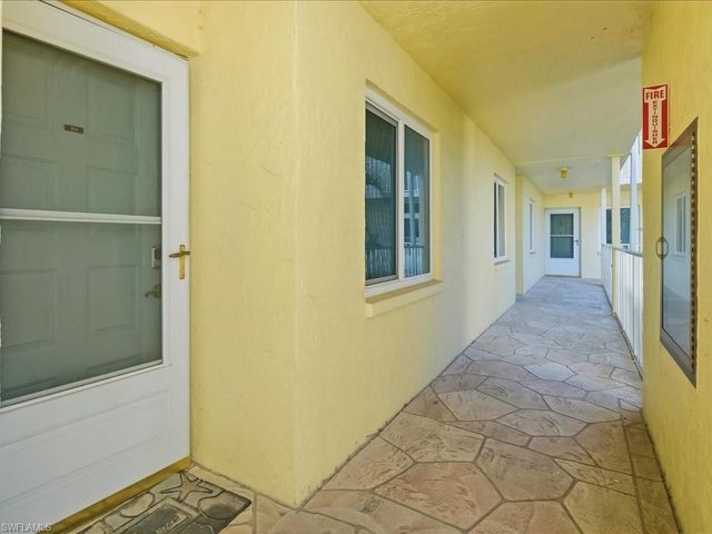 1001 FOXFIRE LN # 204, Naples, FL 34104