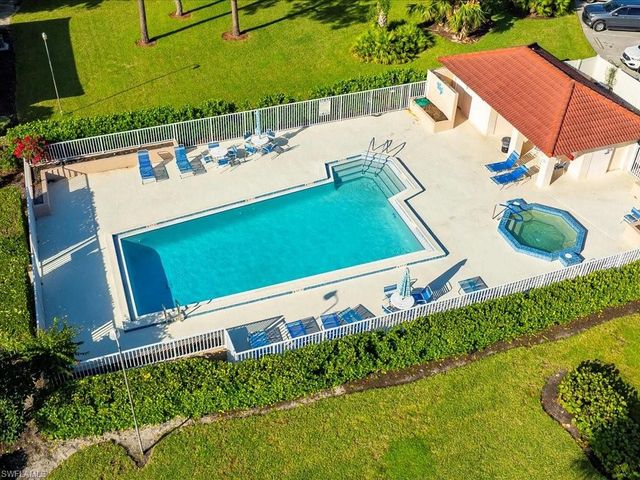 1001 FOXFIRE LN # 204, Naples, FL 34104