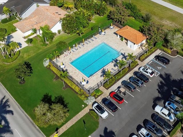 1001 FOXFIRE LN # 204, Naples, FL 34104