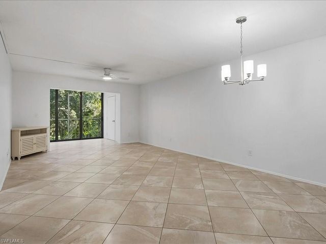 1001 FOXFIRE LN # 204, Naples, FL 34104