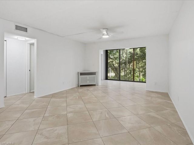 1001 FOXFIRE LN # 204, Naples, FL 34104