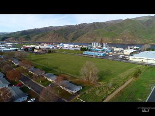1041 Port Drive, Clarkston, WA 99403