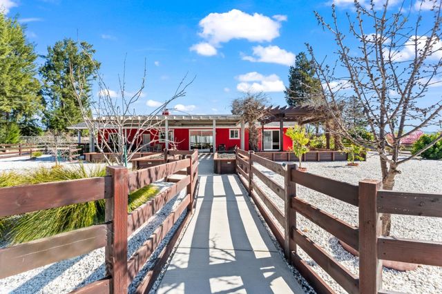 1515 Dias Drive, San Martin, CA 95046