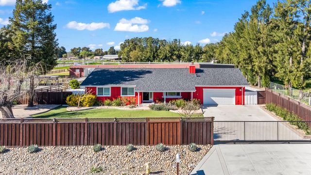 1515 Dias Drive, San Martin, CA 95046