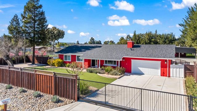 1515 Dias Drive, San Martin, CA 95046