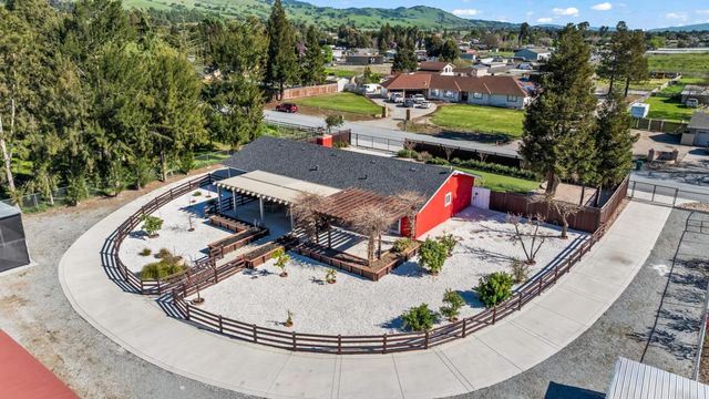 1515 Dias Drive, San Martin, CA 95046