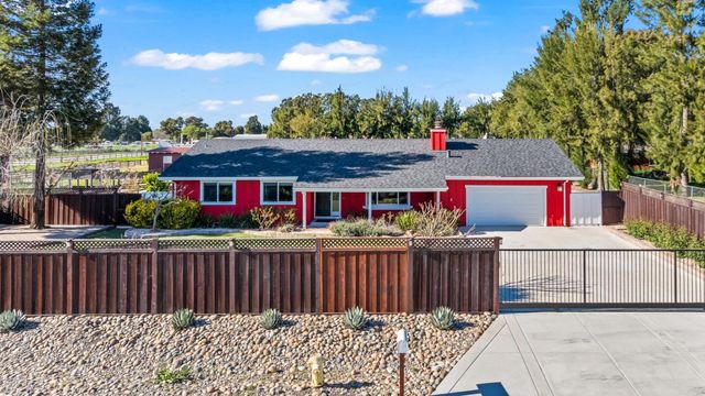 1515 Dias Drive, San Martin, CA 95046