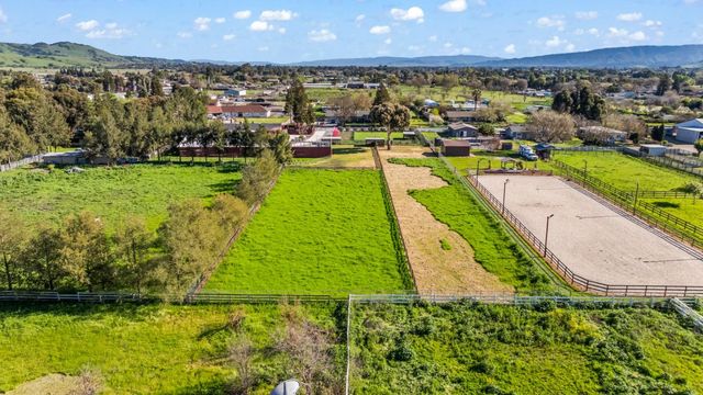 1515 Dias Drive, San Martin, CA 95046