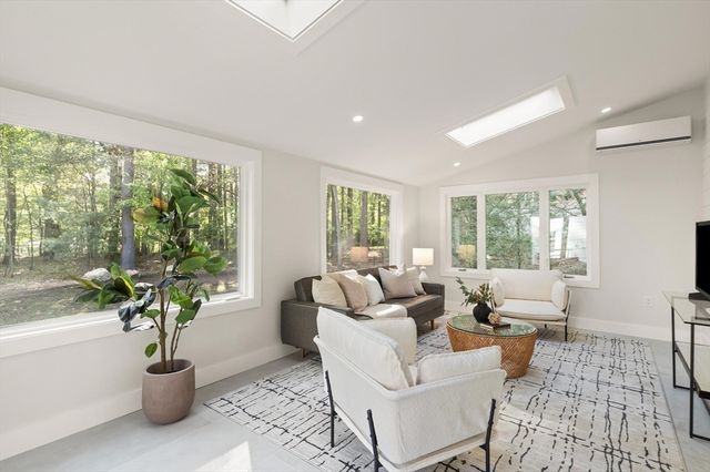 35 Grey Lane, Lynnfield, MA 01940