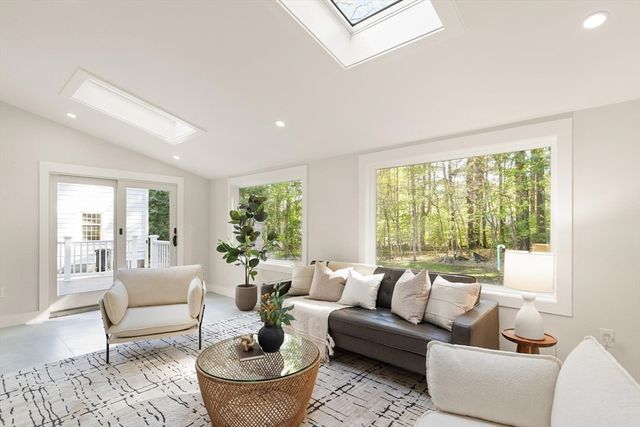 35 Grey Lane, Lynnfield, MA 01940