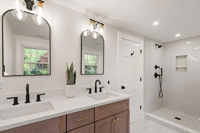 35 Grey Lane, Lynnfield, MA 01940