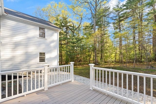 35 Grey Lane, Lynnfield, MA 01940