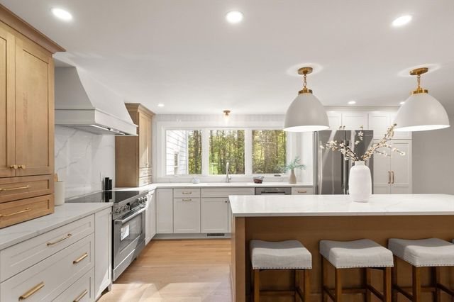 35 Grey Lane, Lynnfield, MA 01940