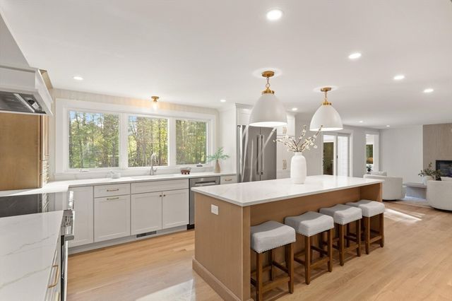 35 Grey Lane, Lynnfield, MA 01940